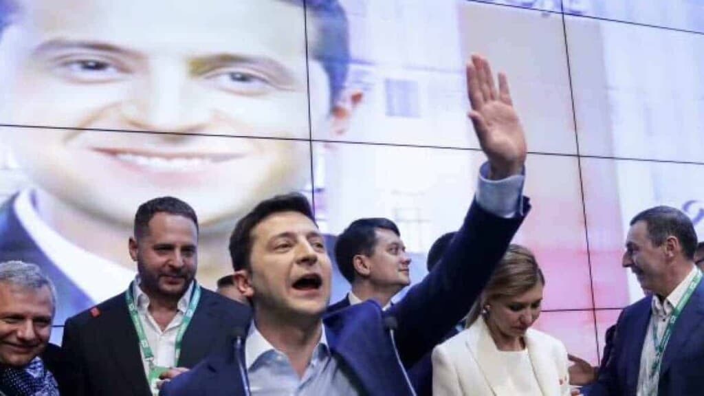 Volodymyr Zelensky: Majaajileystihii Madaxweynaha Noqday! (Daawo Sawirro)