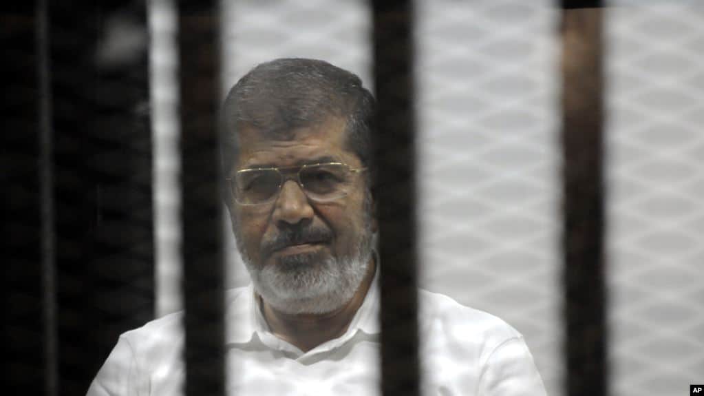 Faahfaahin: Madaxweynihii la doortay ee Dalka Masar Maxamed Mursi oo Maxkamad ku dhex geeriyooday..