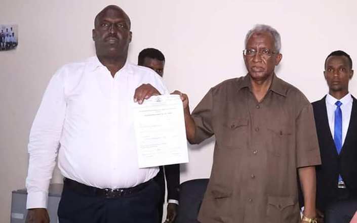 Musharax hore u tanaasulay oo degdeg ugu laabtay Dh/Mareeb, horena ka qaatay Shahaadada Musharaxnimada Madaxweynaha Galmudug