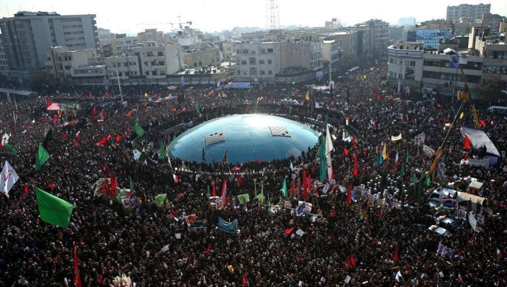 Malaayiin Qof oo u baroor-diiqaya Jen. Qaasim Suleymaani & Meydkiisa oo soo gaaray Magaalada Tehran… (Warbixin)