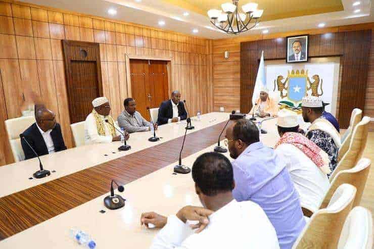 Ra’iisal wasaare Kheyre oo kulan isugu yeeray Ganacsatada Muqdisho & Arrimihii looga hadlay. (Sawirro)