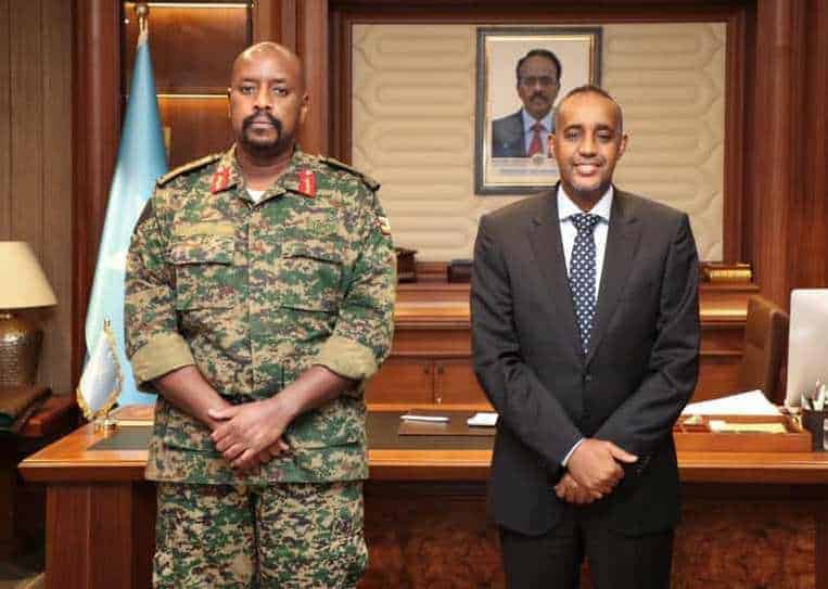 Madaxweynaha Uganda oo Taliyihiisa Ciidamadiisa Lugta u soo diray Farmaajo iyo Rooble iyo Farriinta…