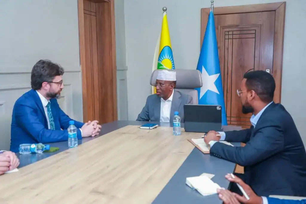 Shariif Sheekh Axmed oo kulamo xasaasi ah ka wada Muqdisho